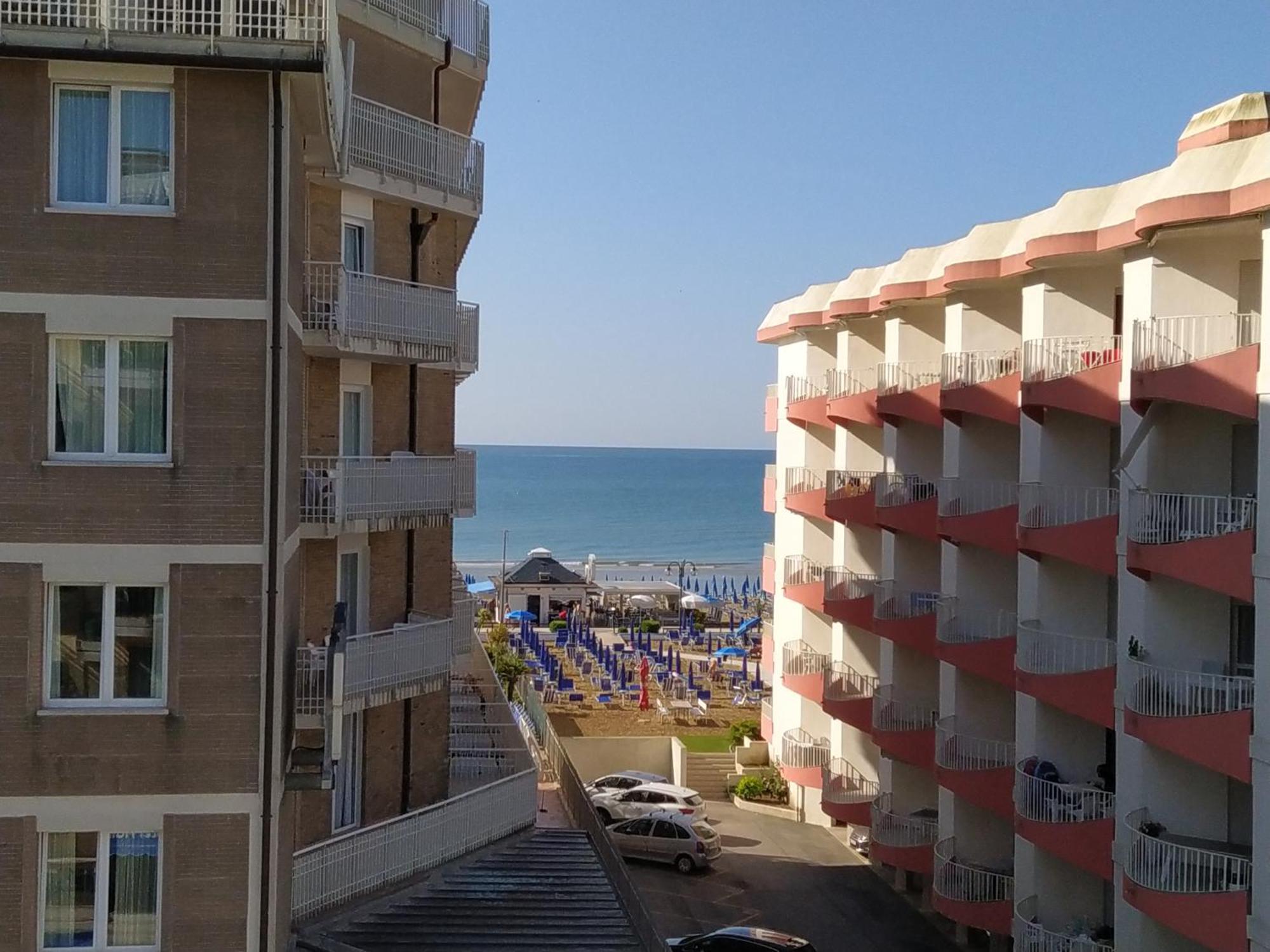 Hotel Halifax Lido di Jesolo Exterior foto